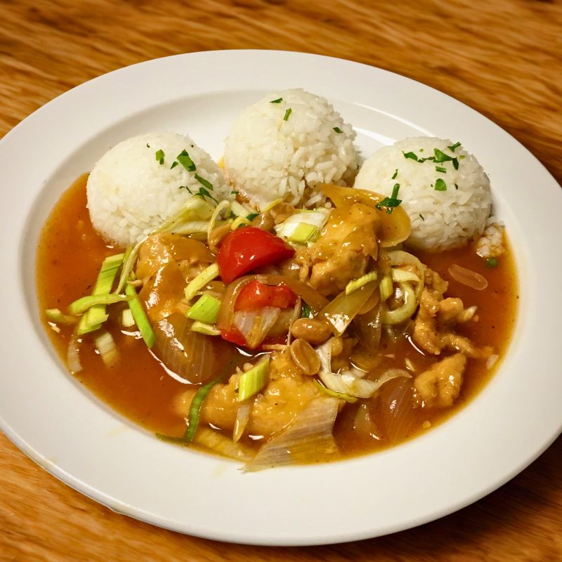 Kuřecí kung - pao s arašídy, dušená rýže