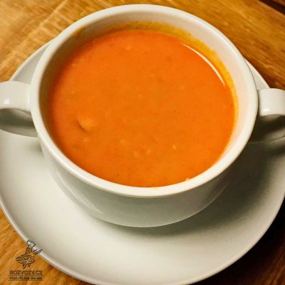 Frankfurtská polévka s párkem