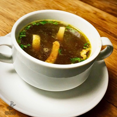 Hovězí vývar s celestýnskými nudlemi a zeleninou