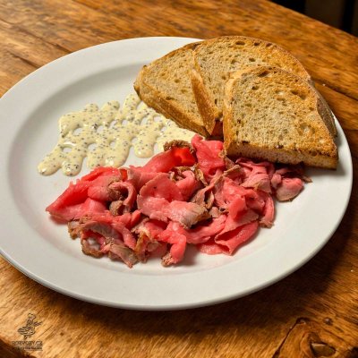 ANGLICKÝ ROASTBEEF, HOŘČIČNÝ DIP