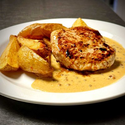 Vepřový steak s pepřovou omáčkou, domácí ameriky