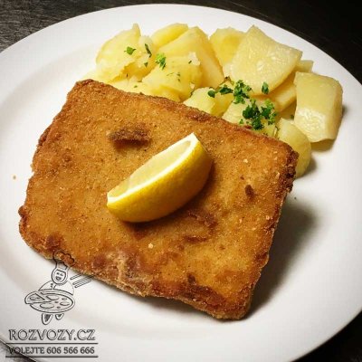 Smažené rybí filé (nemleté), vařený brambor, citron