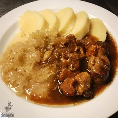 Moravský vrabec, bílé zelí, domácí bramborový knedlík