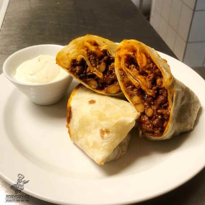 Burritos s hovězím masem, česnekový dip