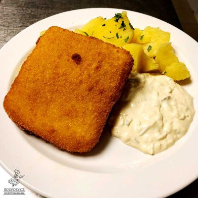 Smažený sýr (gouda), vařené brambory, naše tatarská omáčka