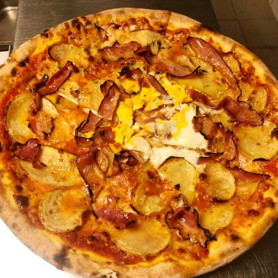 Pizza patate e pancetta