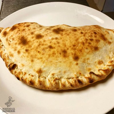 Pizza Calzone (plněná pizza)