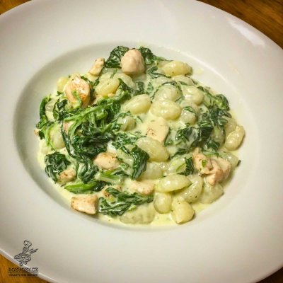Gnocchi con pollo spinaci