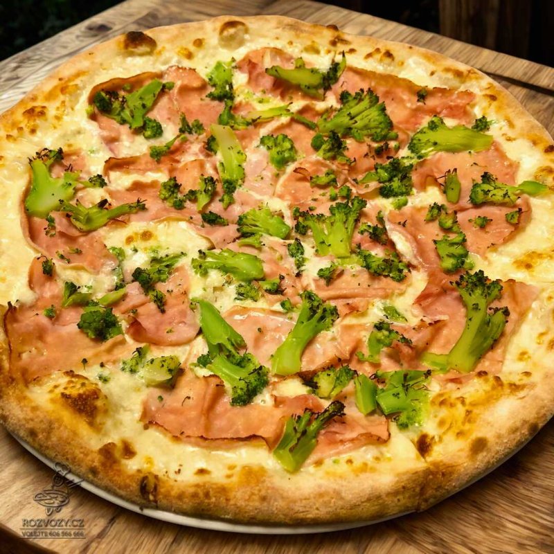Pizza prosciutto e broccoli