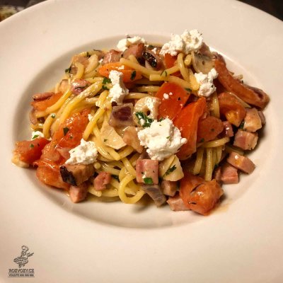 Spaghetti formaggio di capra