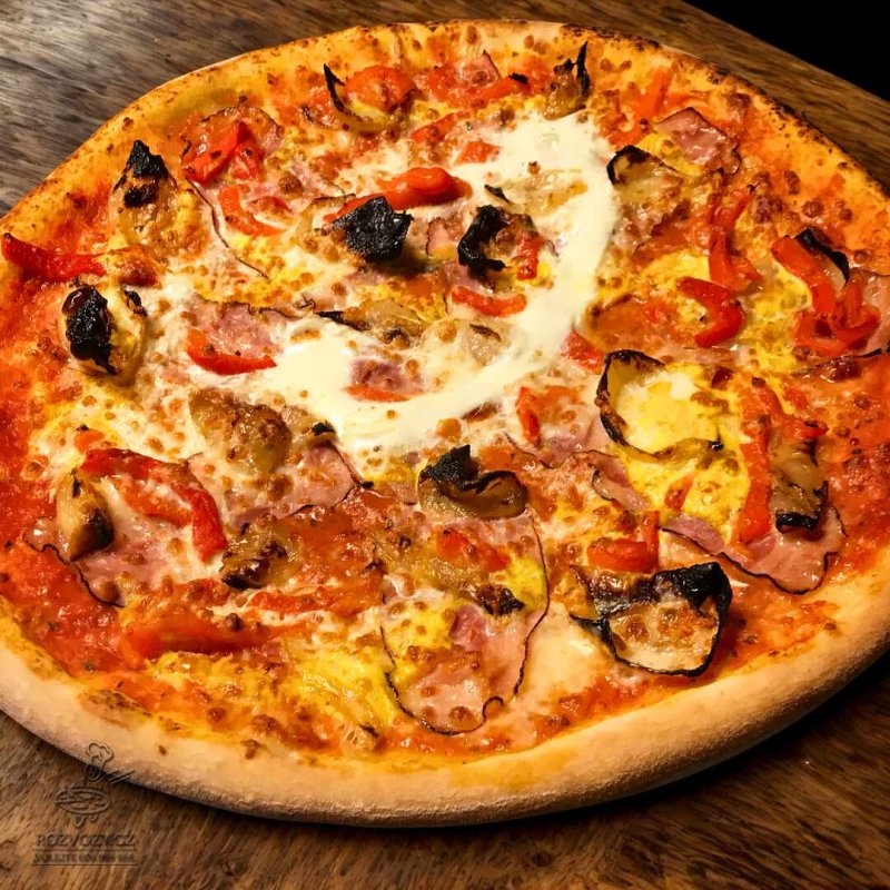 Pizza pancetta fresca e cipolla