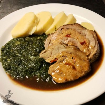 Roláda z vepřové krkovice plněná mletým masem, špenát, domácí bramborový knedlík