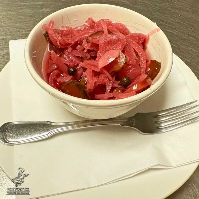 Malý pikantní nakládaný salátek