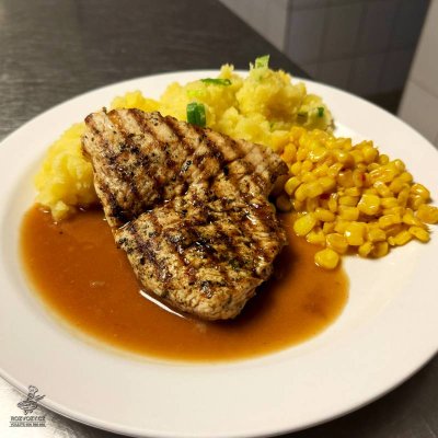 Krůtí steak, restovaná kukuřice na másle, šťouchaný brambor