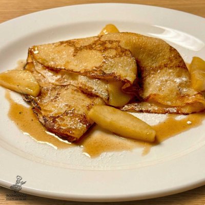 PALAČINKA S KARAMELIZOVANÝM OVOCEM