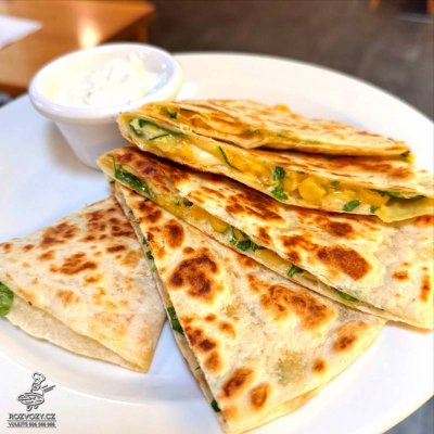 Quesadilla se zeleninou a sýrem, dip