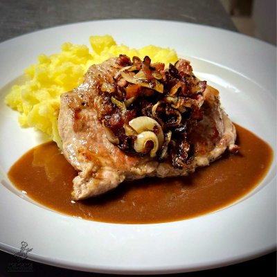 GRILOVANÁ KRKOVICE (cibule, slanina), ŠTOUCHANÝ BRAMBOR