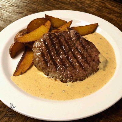 GRILOVANÝ RUMPSTEAK, KOŘENĚNÉ AMERICKÉ BRAMBORY