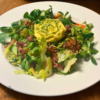 Zeleninový salát s FAVA fazolemi a vejcem