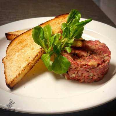 Hovězí tataráček s žampionovým relish