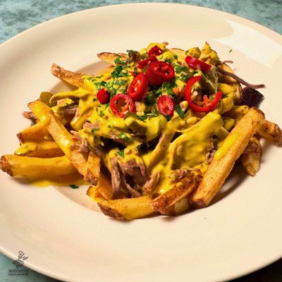 TRHANÉ VEPŘOVÉ MASO, DOMÁCÍ HRANOLKY