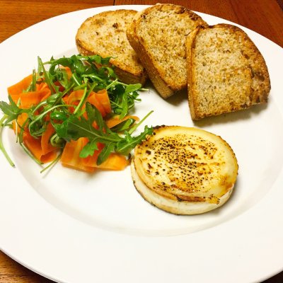 ZAPEČENÝ KOZÍ SÝR